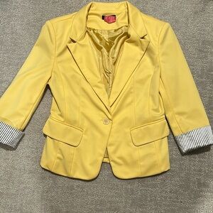 Cuffed sleeve blazer!!